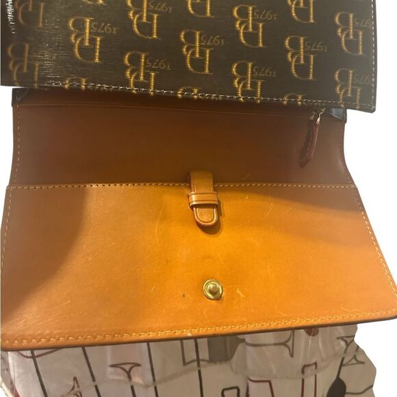 Dooney & Bourke Black and Gold Monogram 1975 Clutch/Wallet/Crossbody - Picture 7 of 12